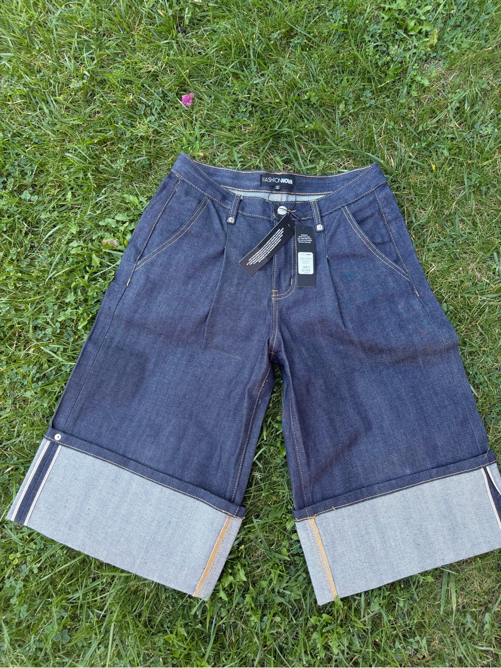 Fashion Nova Woman’s Premium Selvedge
Cuffed Denim shorts